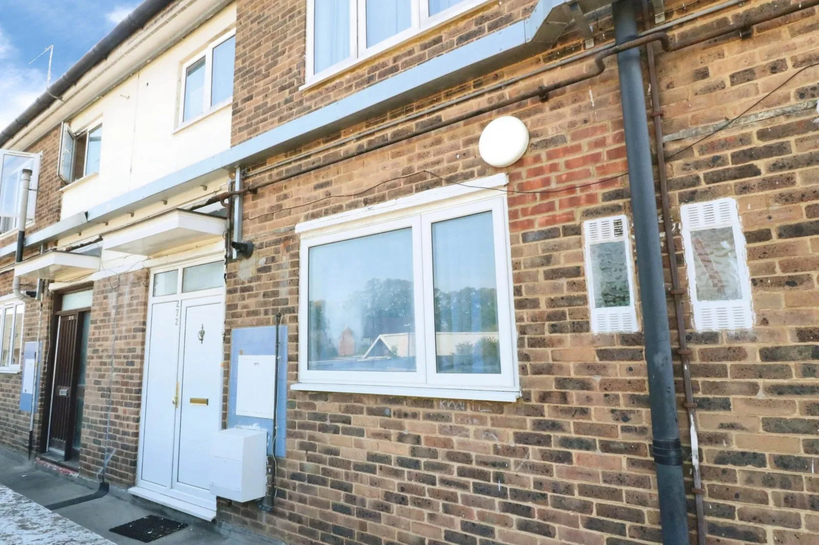 Trelawney Avenue, Langley, SL3 7UD - image 1