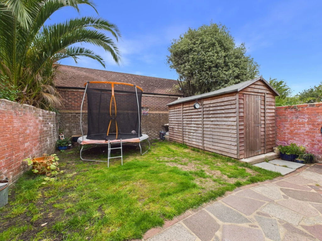 Valencia Road, Worthing, BN11 4 - image 10
