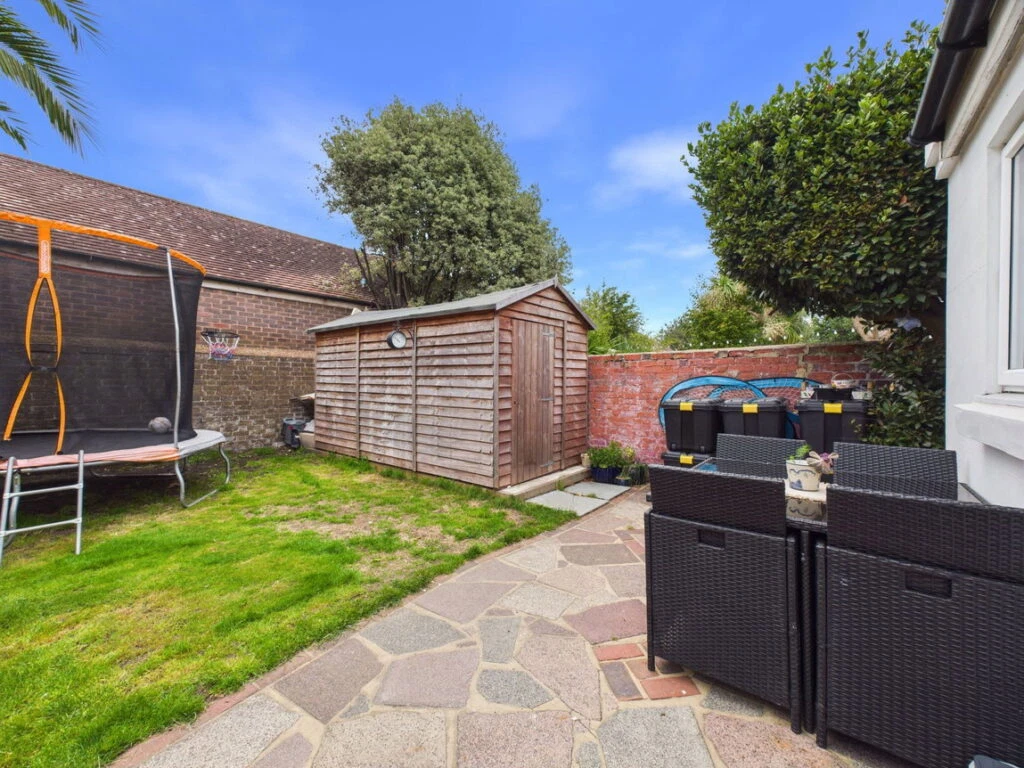 Valencia Road, Worthing, BN11 4 - image 11