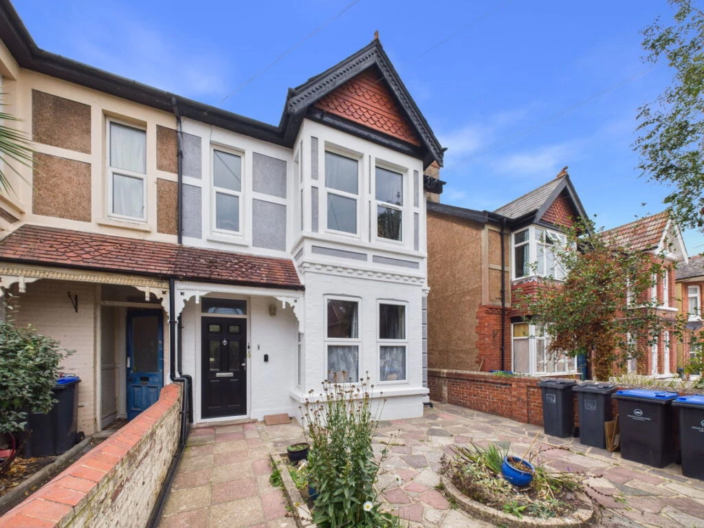 Valencia Road, Worthing, BN11 4 - image 1