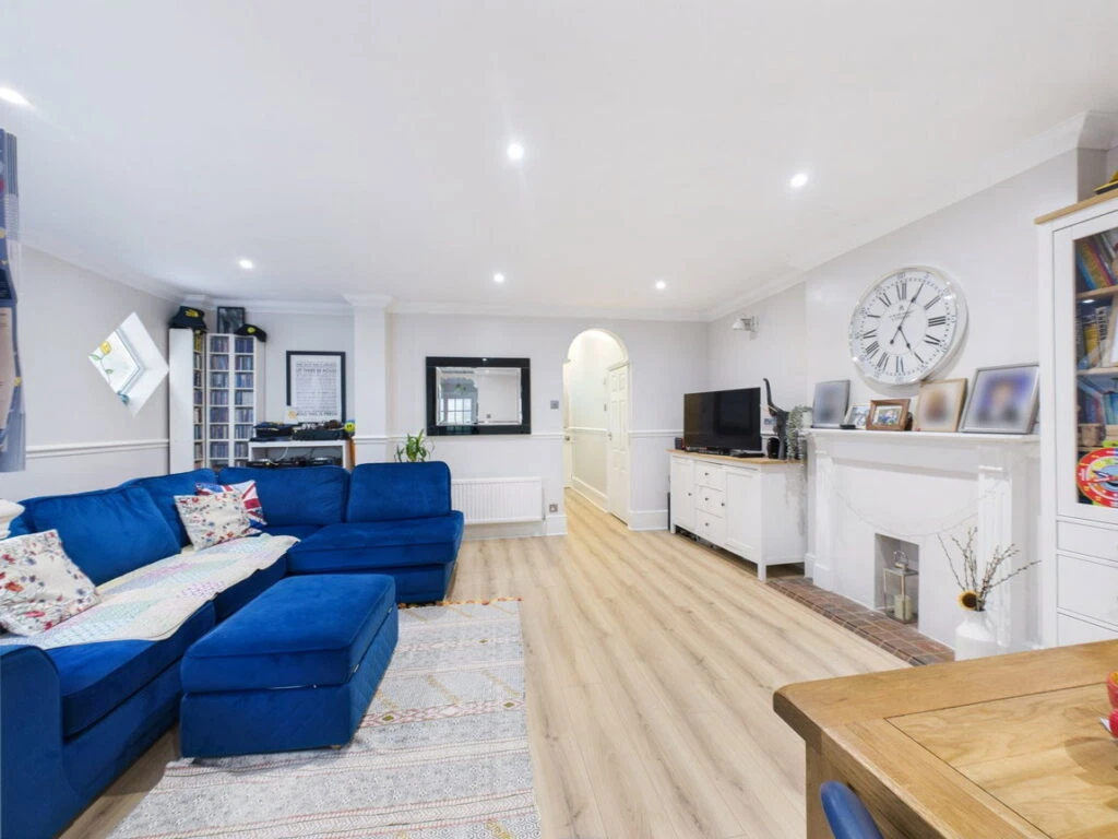 Valencia Road, Worthing, BN11 4 - image 2
