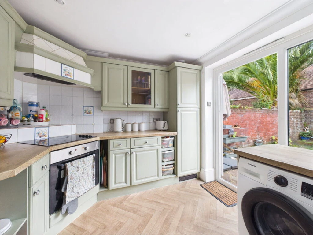 Valencia Road, Worthing, BN11 4 - image 5