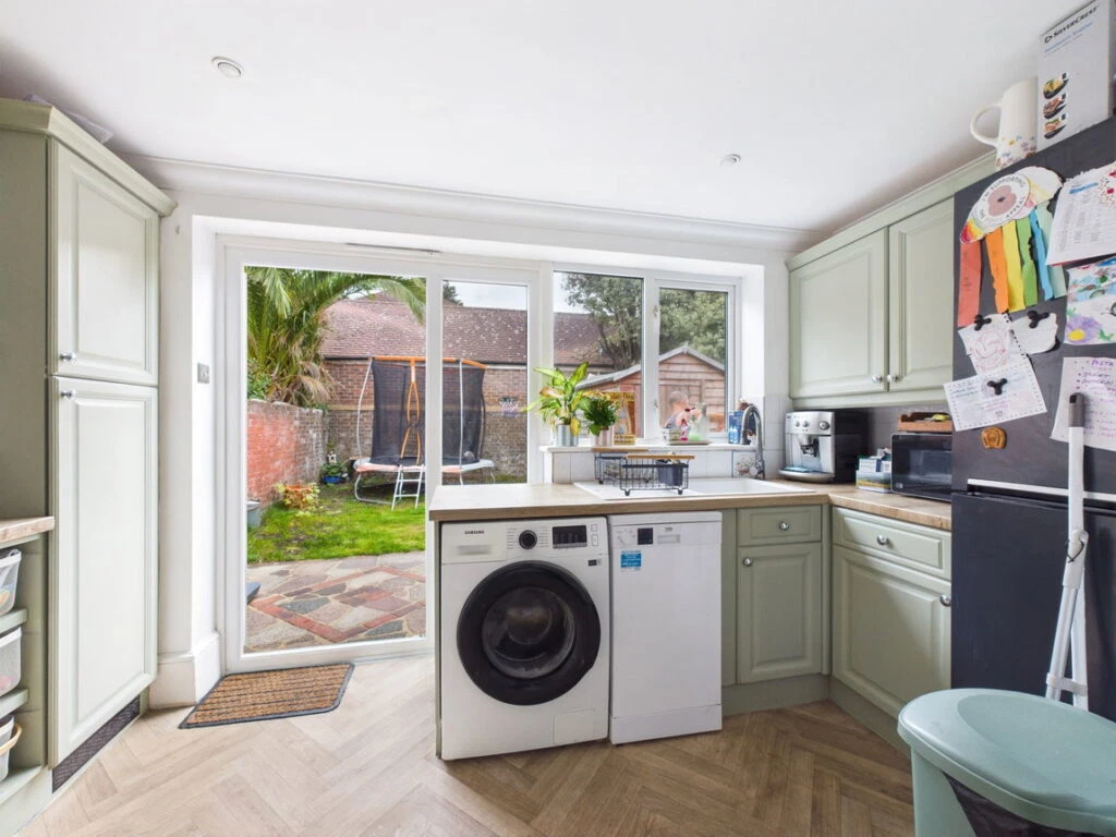 Valencia Road, Worthing, BN11 4 - image 6