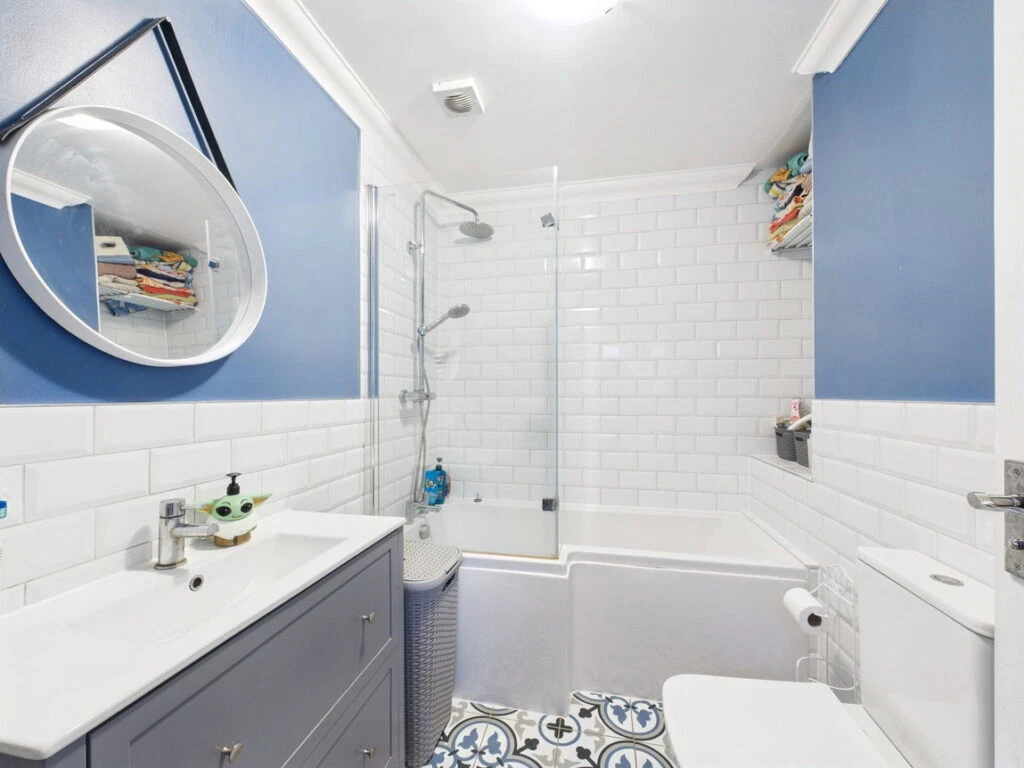 Valencia Road, Worthing, BN11 4 - image 9