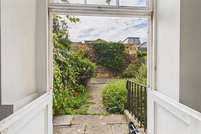 Ground Floor Garden Flat, 3 Alfred Street, Walcot, Bath, BA1 2QU - image 2
