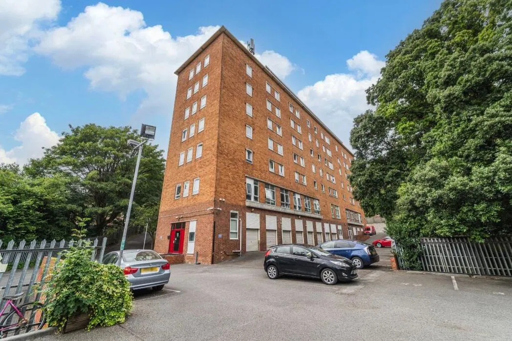 Woodborough Road, Nottingham, Nottinghamshire, NG3 4LN - image 1