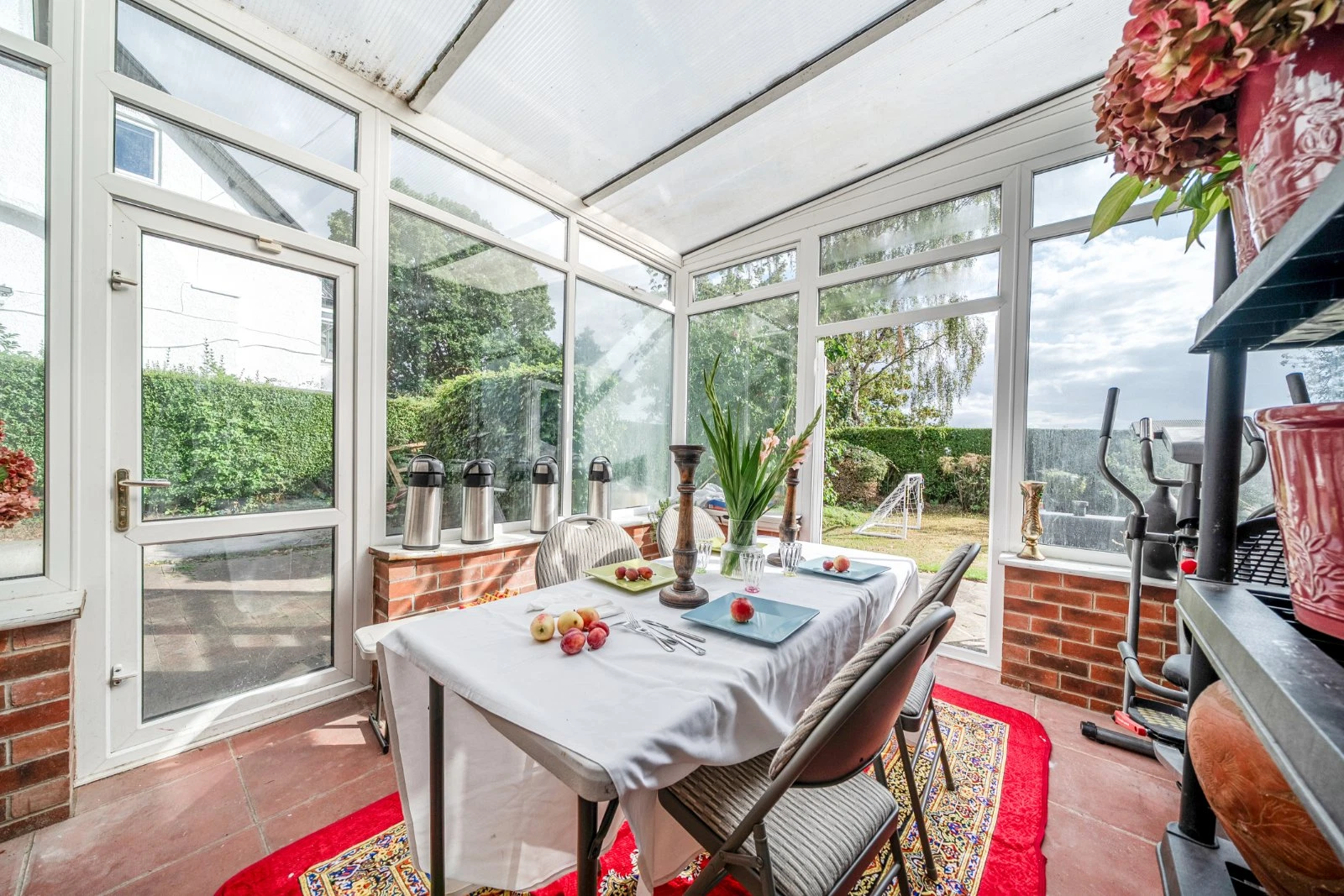 North Parade, West Park, Leeds, LS16 - image 14