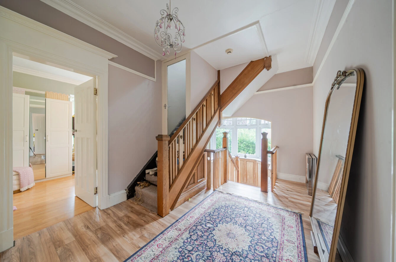 North Parade, West Park, Leeds, LS16 - image 17