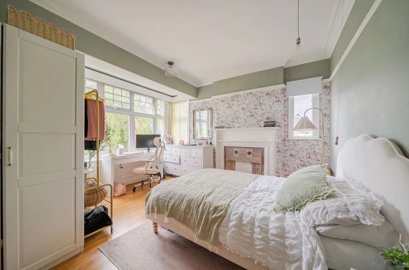 North Parade, West Park, Leeds, LS16 - image 21