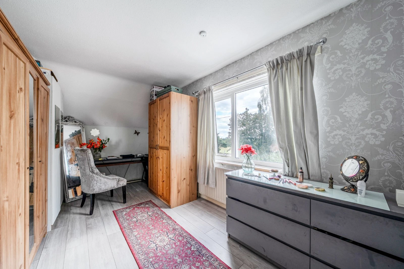 North Parade, West Park, Leeds, LS16 - image 24