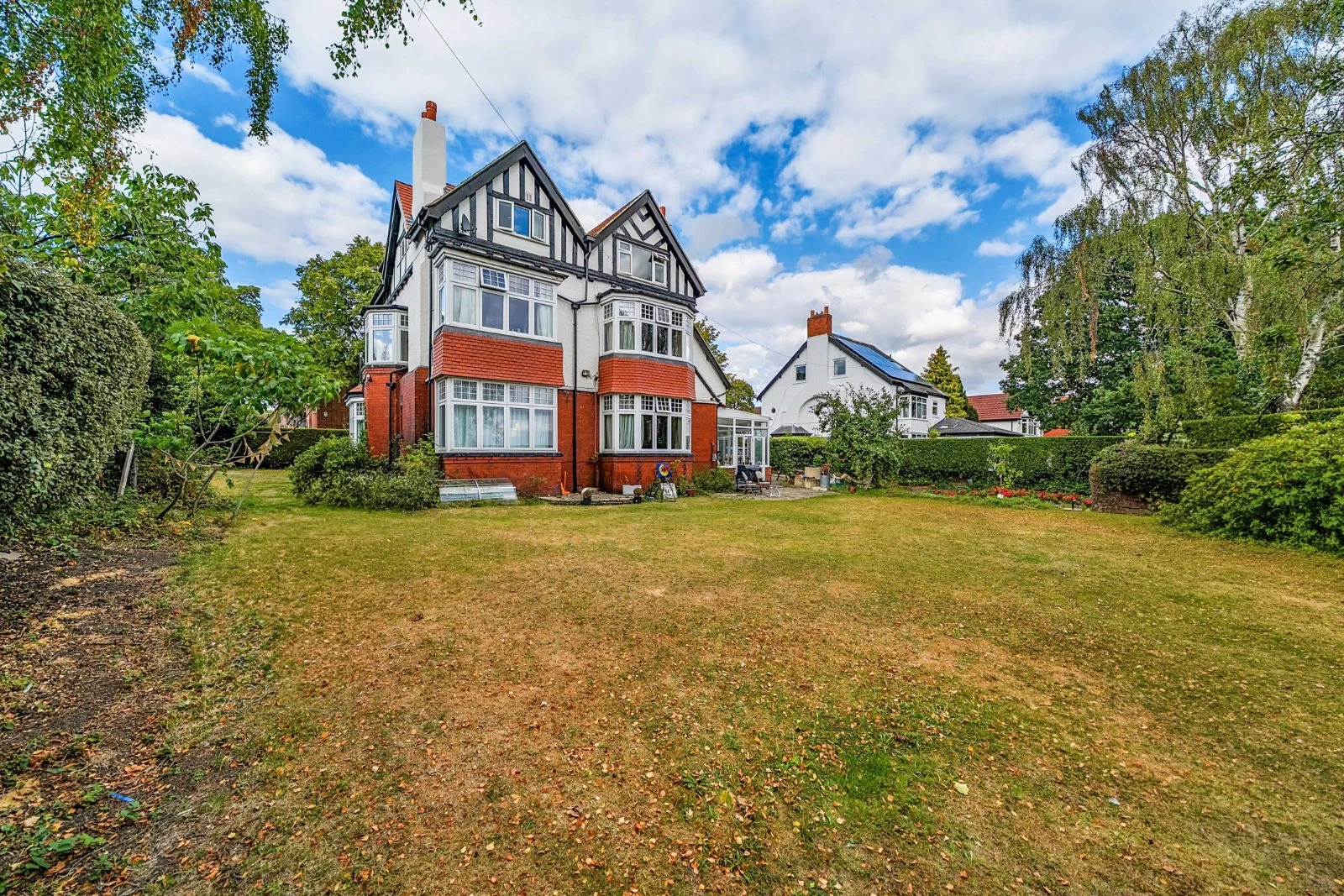 North Parade, West Park, Leeds, LS16 - image 27