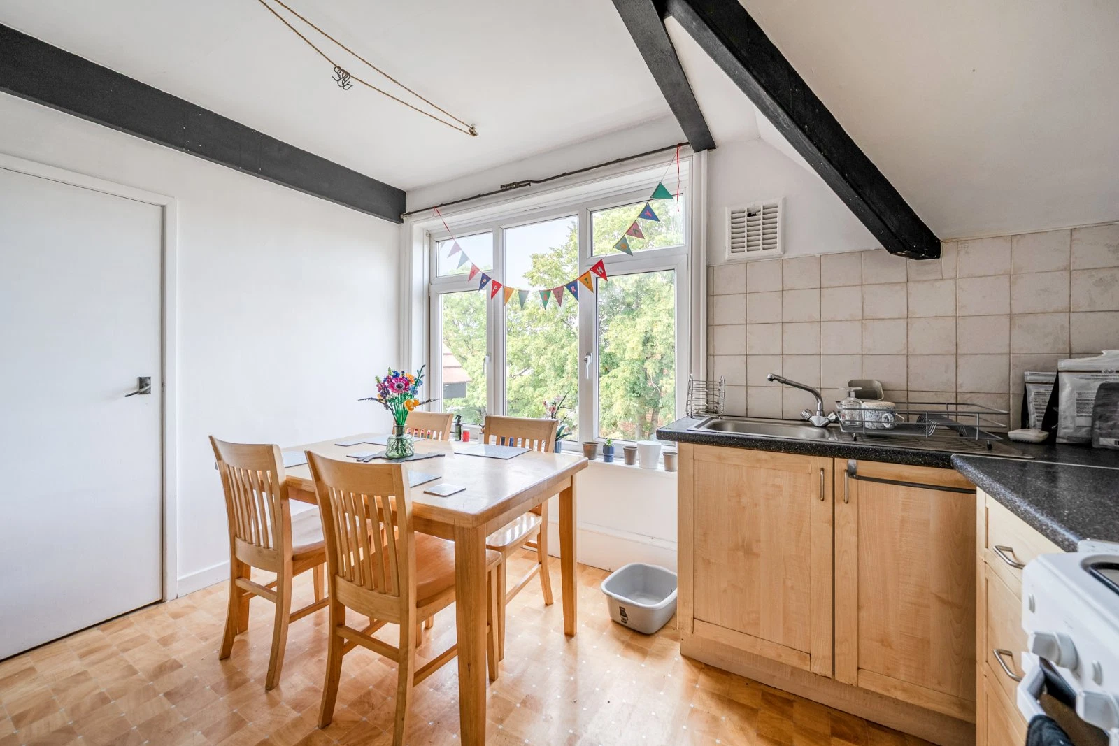 North Parade, West Park, Leeds, LS16 - image 32