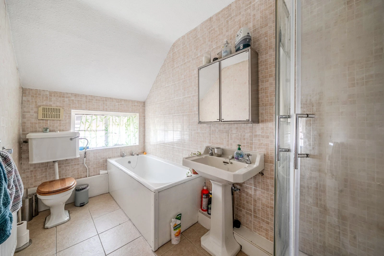 North Parade, West Park, Leeds, LS16 - image 37