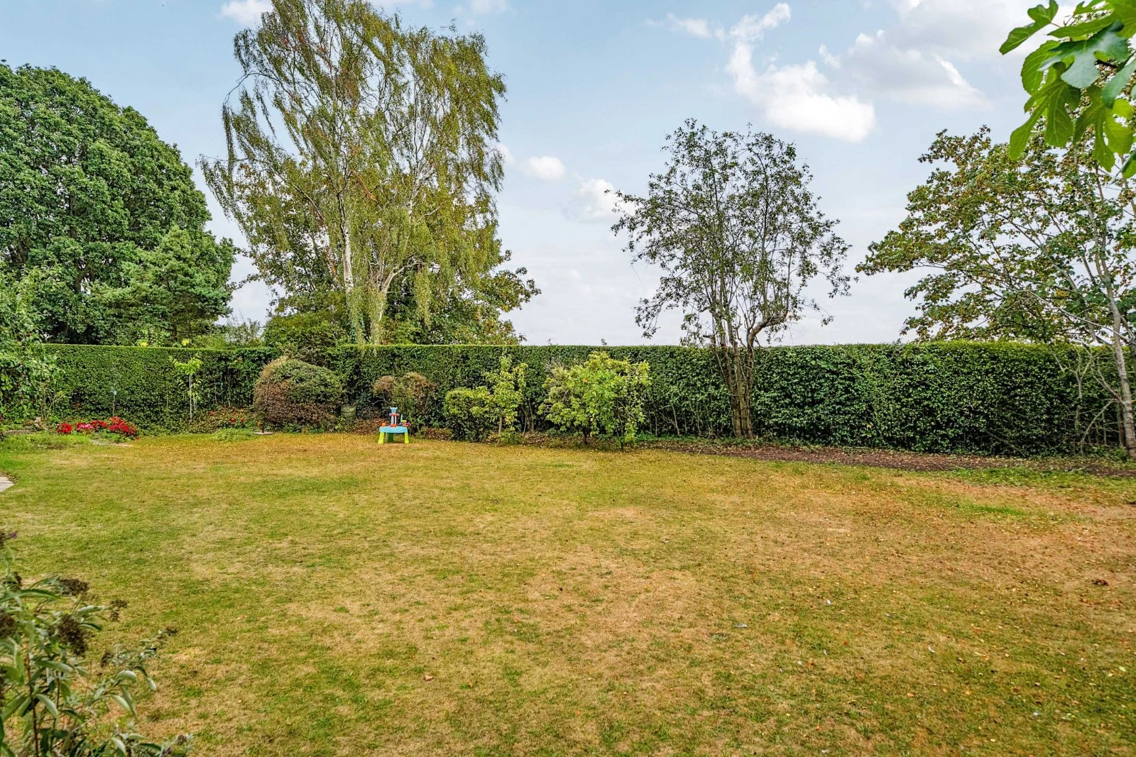 North Parade, West Park, Leeds, LS16 - image 4