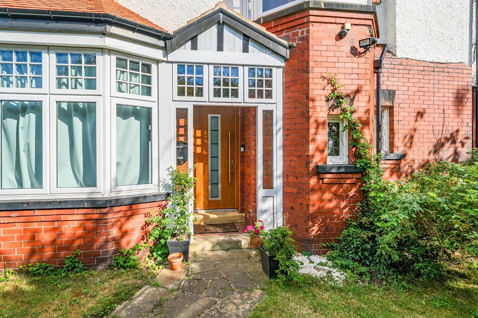 North Parade, West Park, Leeds, LS16 - image 5