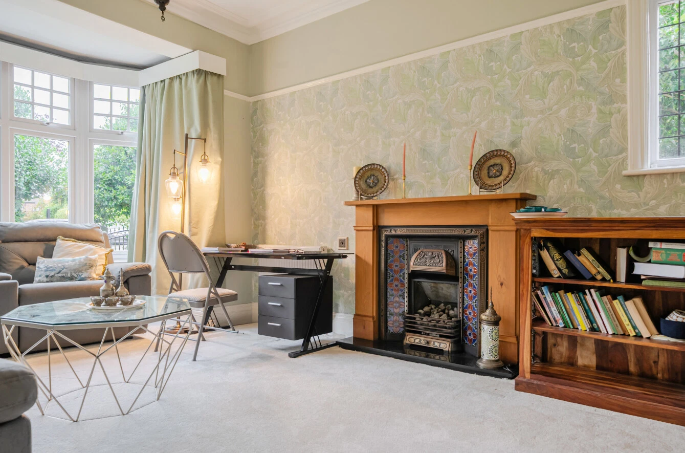North Parade, West Park, Leeds, LS16 - image 9