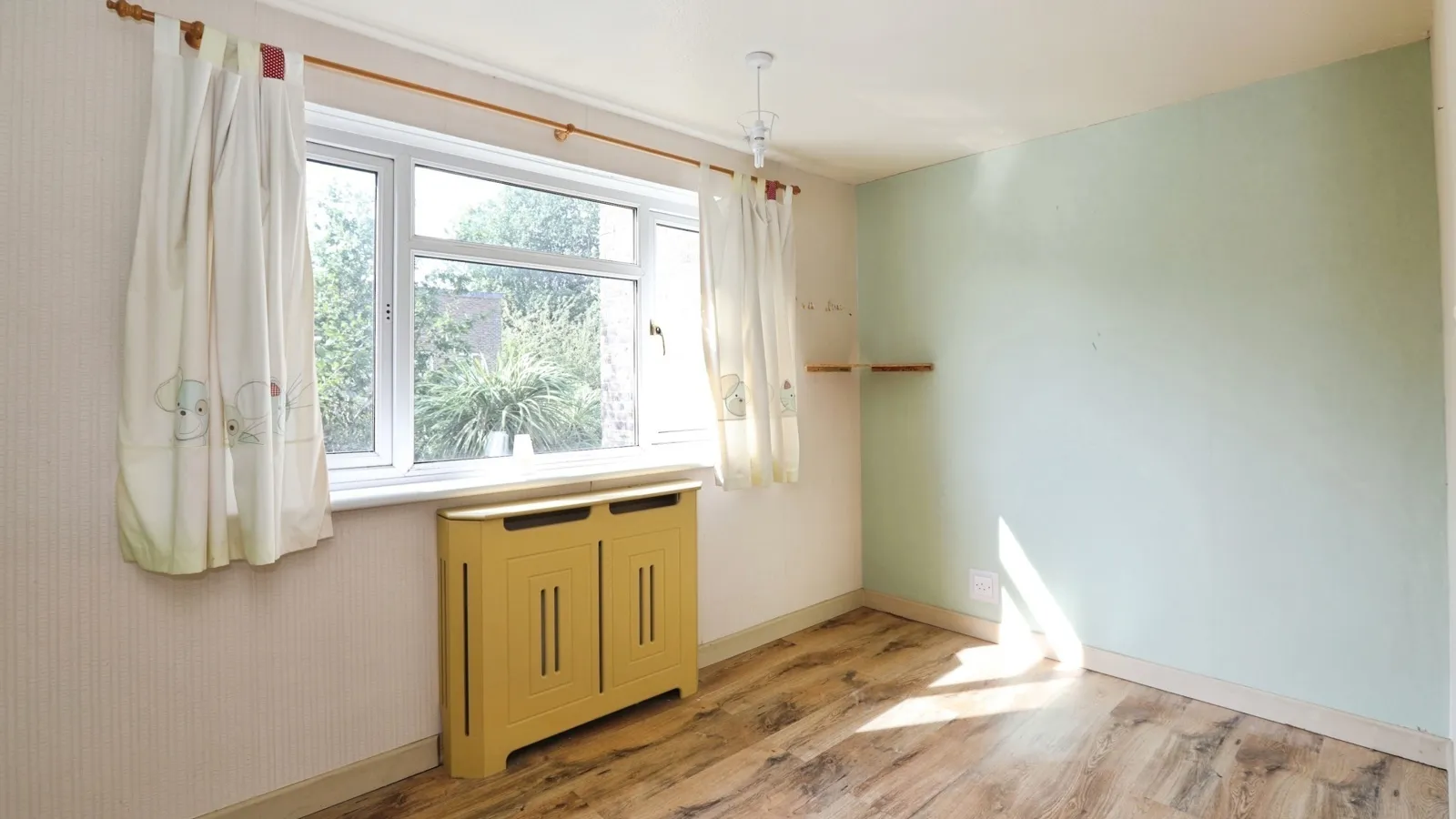 Colonsay Road, Crawley, West Sussex, RH11 - image 10