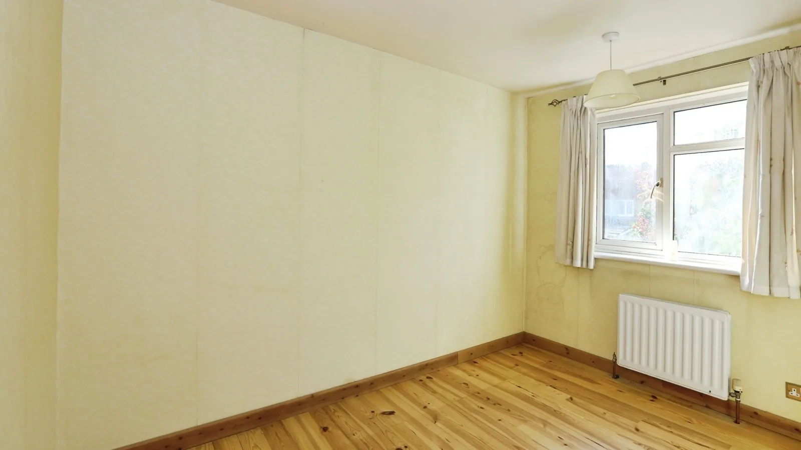 Colonsay Road, Crawley, West Sussex, RH11 - image 11