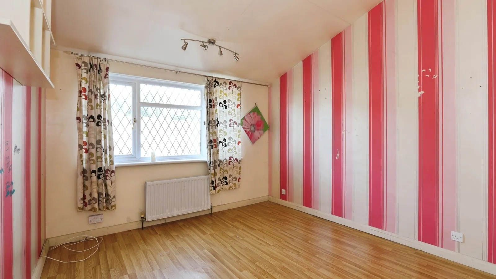Colonsay Road, Crawley, West Sussex, RH11 - image 12