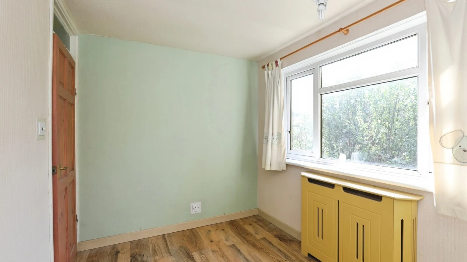 Colonsay Road, Crawley, West Sussex, RH11 - image 13
