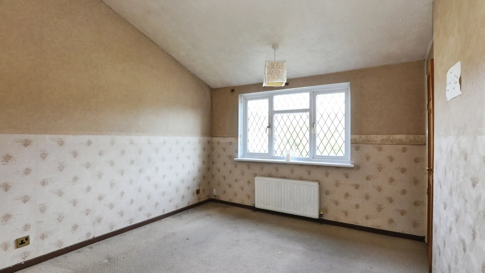 Colonsay Road, Crawley, West Sussex, RH11 - image 8