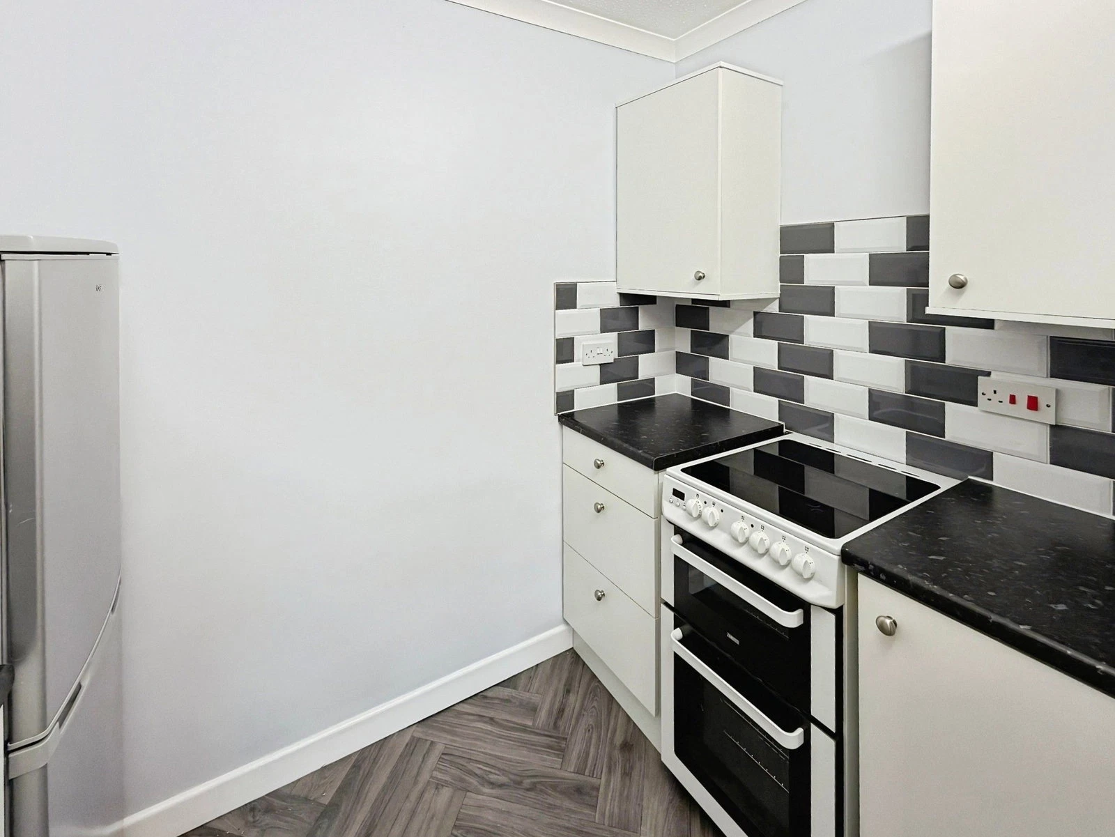 Parklands Court, Sketty, Swansea, SA2 8LZ - image 12