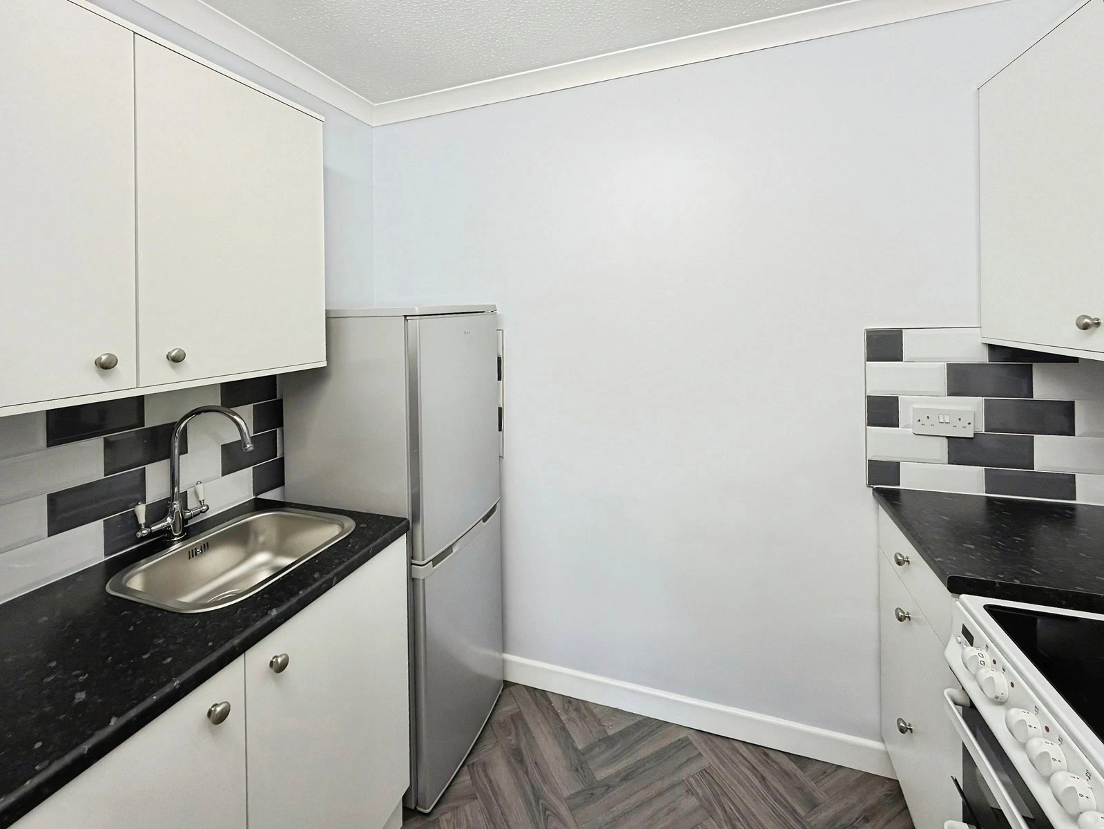 Parklands Court, Sketty, Swansea, SA2 8LZ - image 15