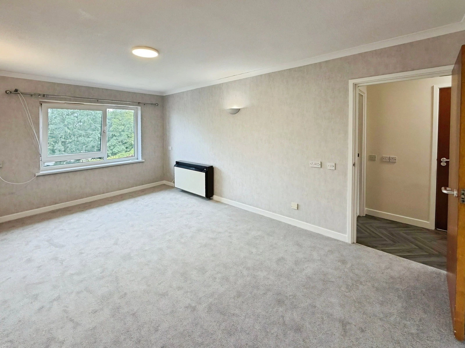 Parklands Court, Sketty, Swansea, SA2 8LZ - image 9