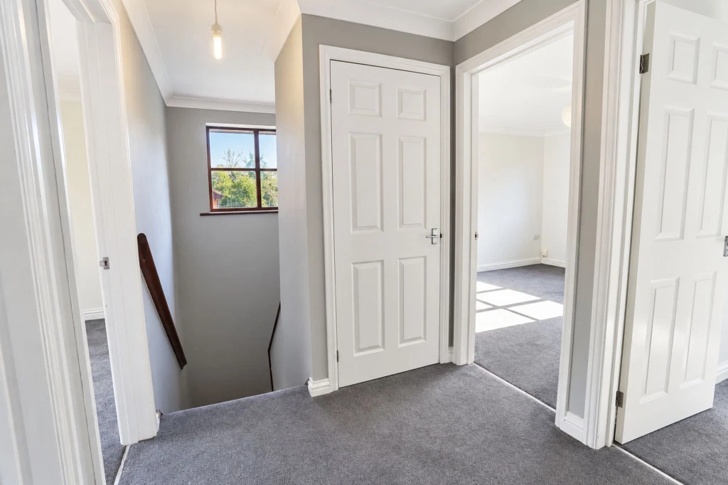 Honeysuckle Close, Winchester, SO22 - image 9