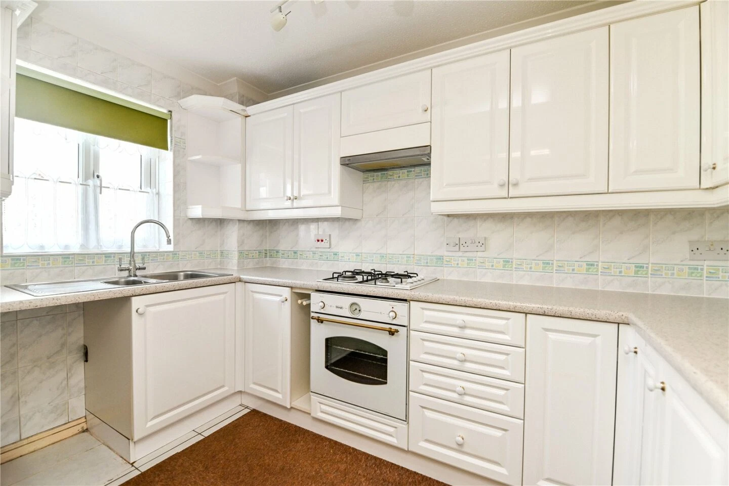 Caslake Close, New Milton, Hampshire, BH25 6PU - image 3