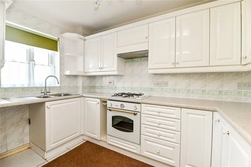 Caslake Close, New Milton, Hampshire, BH25 6PU - image 3