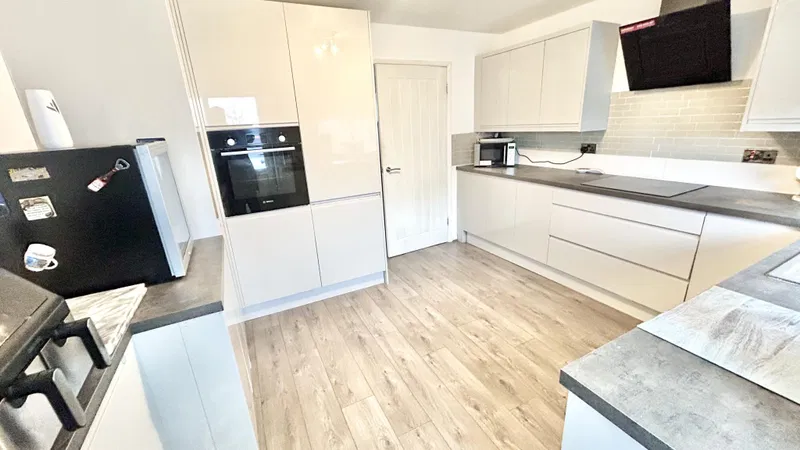 Titchfield Road, Oldham, OL8 - image 3