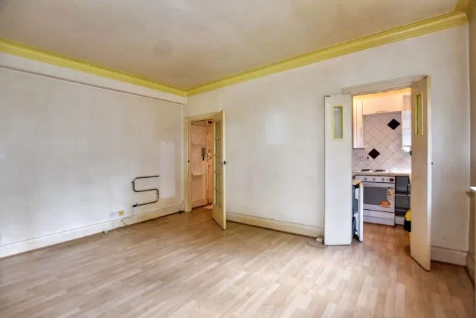 Flat 31 Tavistock Court, Tavistock Square, Bloomsbury, London, WC1H 9HE - image 5