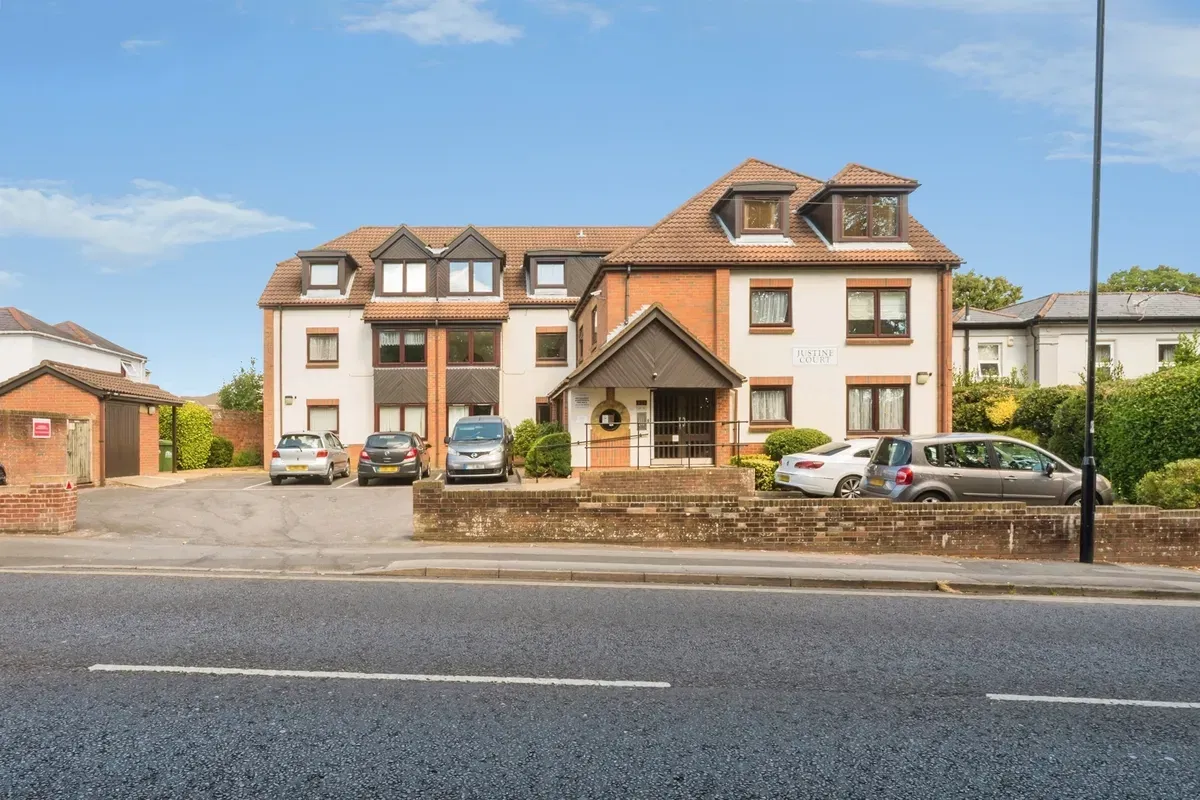 Bitterne Road East, Southampton - image 1