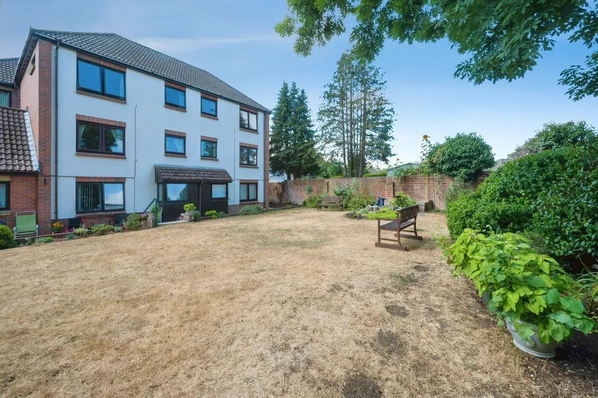 Bitterne Road East, Southampton - image 4