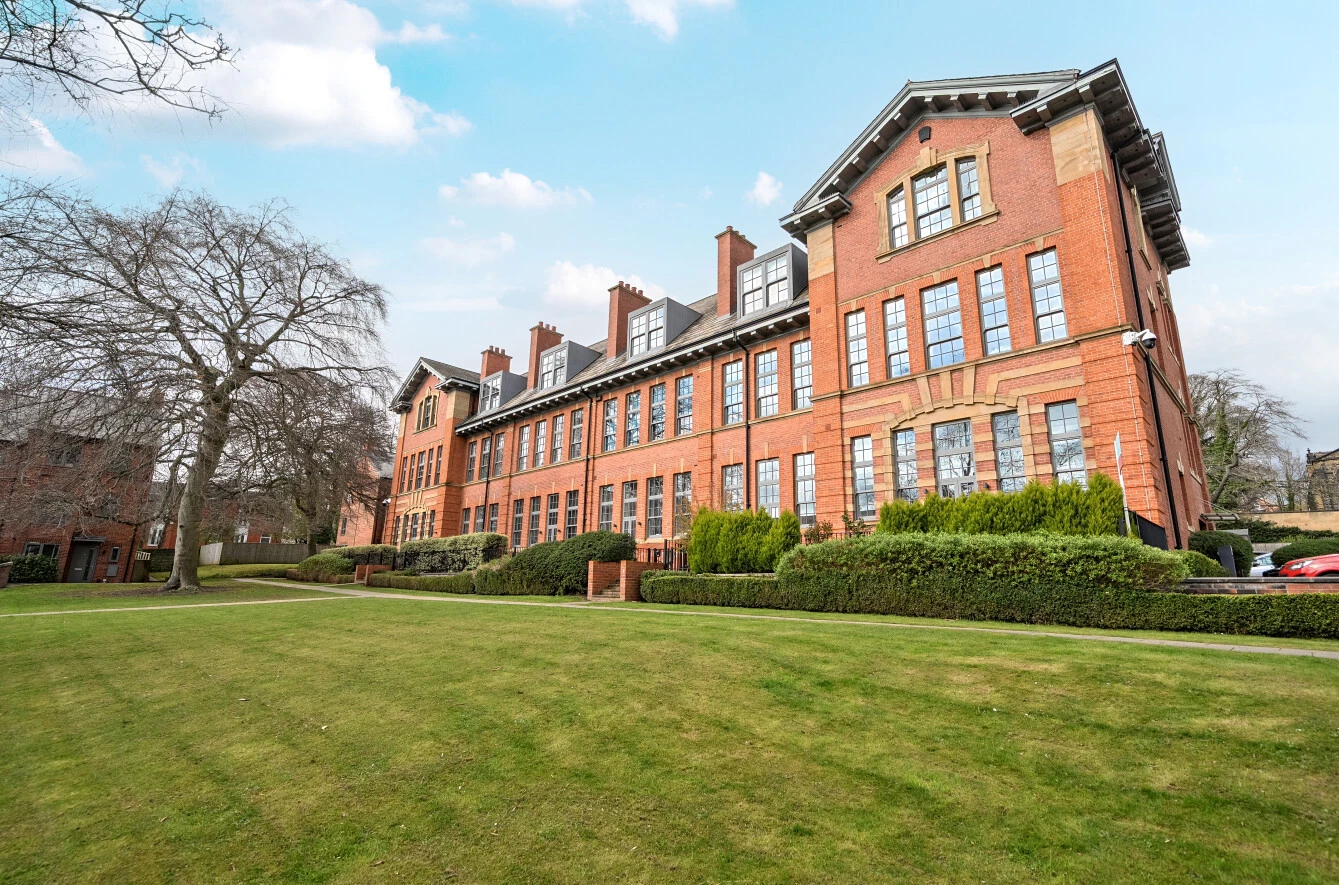 Victoria Gardens, Hyde Park, Leeds, LS6 - image 1