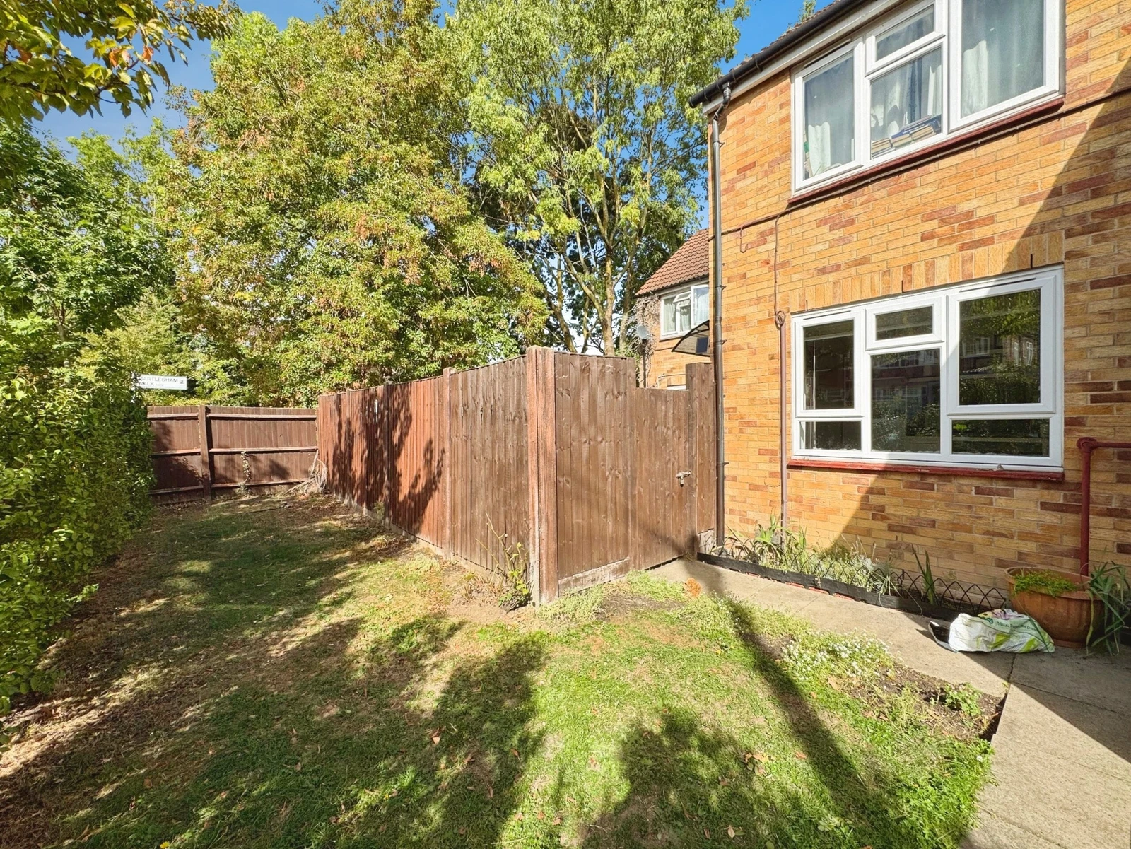 Booth Road, London, NW9 - image 1