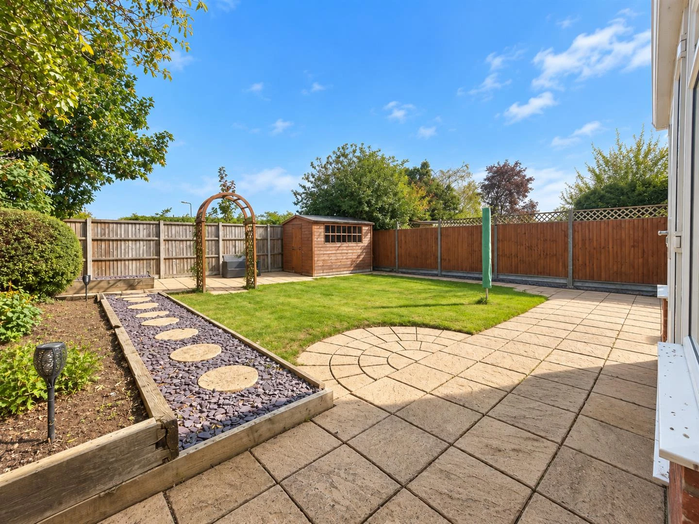 Kennington Close, Newport Pagnell, MK16 - image 14