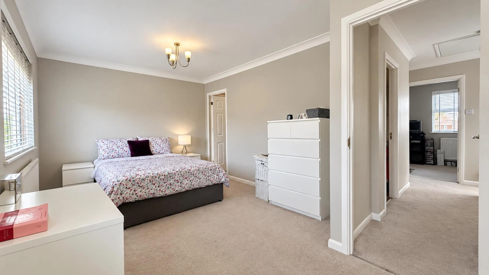 Kennington Close, Newport Pagnell, MK16 - image 16