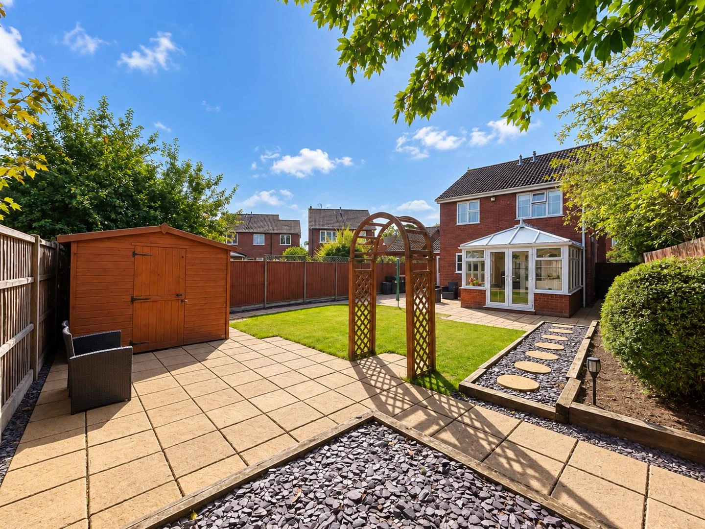 Kennington Close, Newport Pagnell, MK16 - image 24