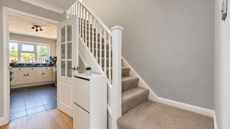 Kennington Close, Newport Pagnell, MK16 - image 2