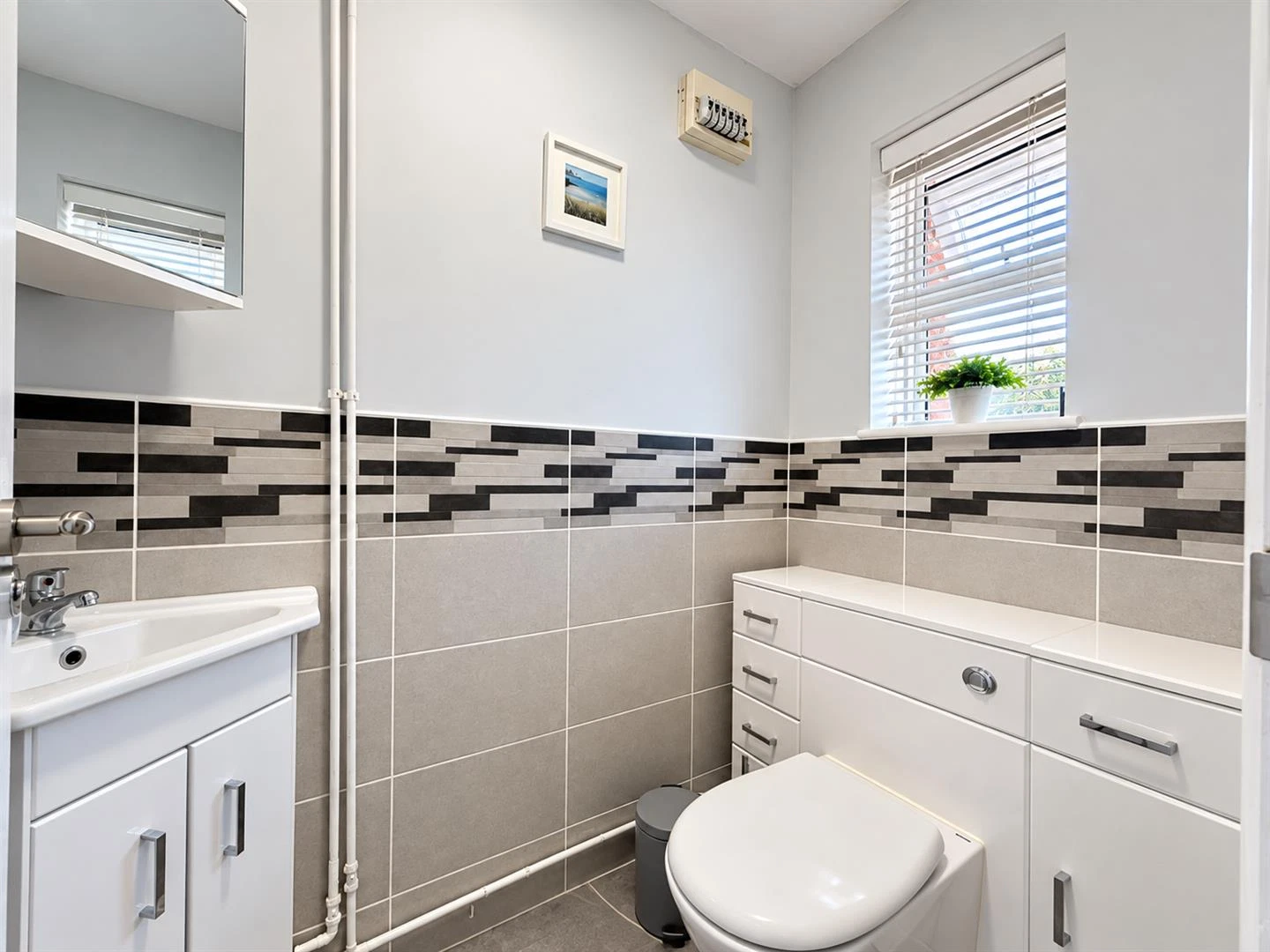 Kennington Close, Newport Pagnell, MK16 - image 9