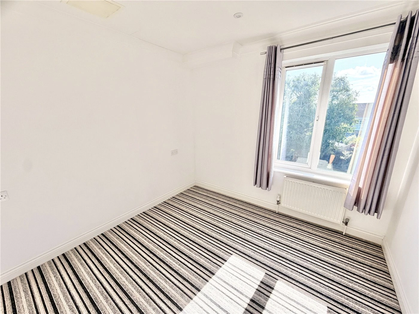 Doulton Gardens, Poole, Dorset, BH14 - image 7