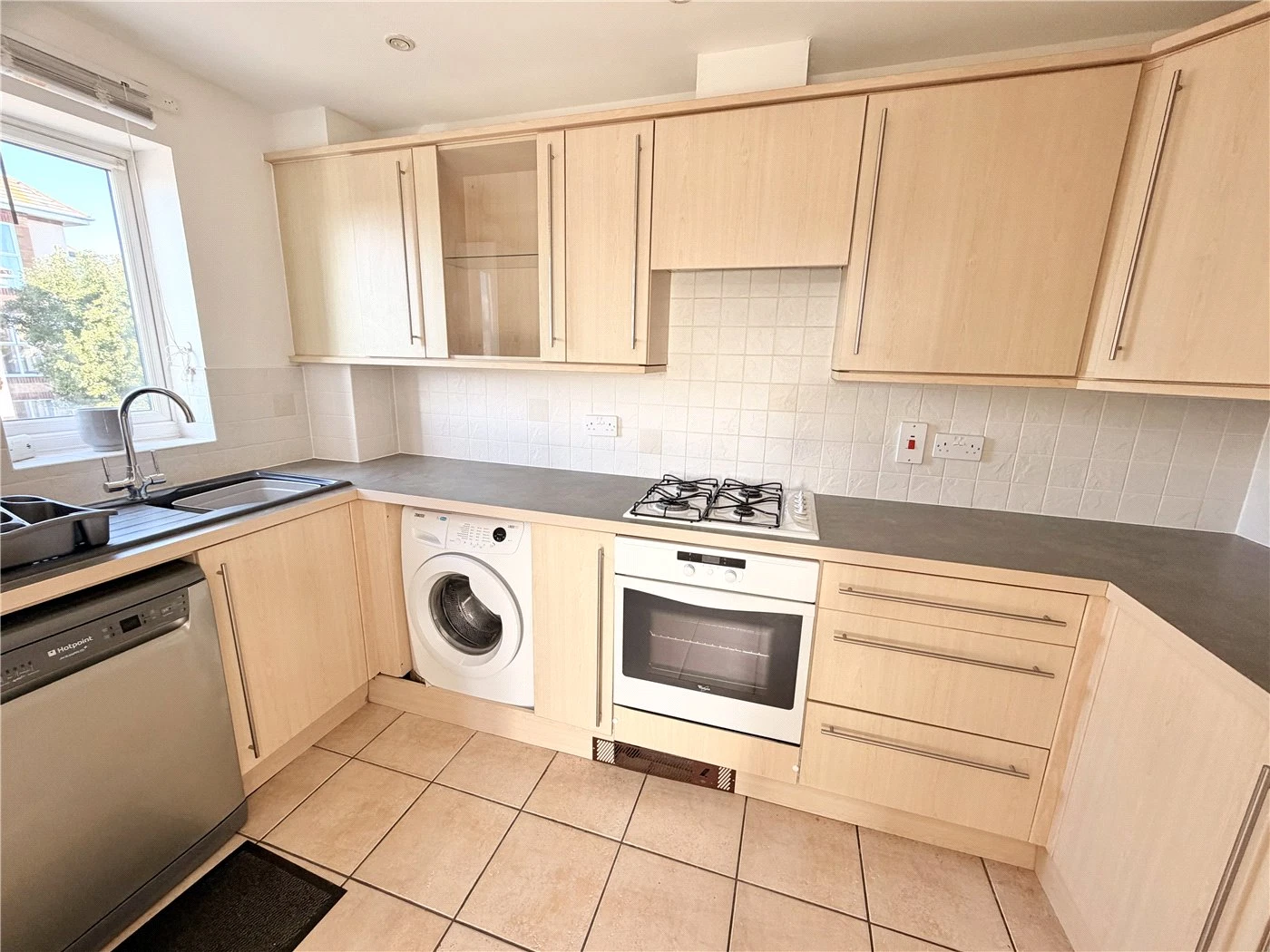 Doulton Gardens, Poole, Dorset, BH14 - image 9