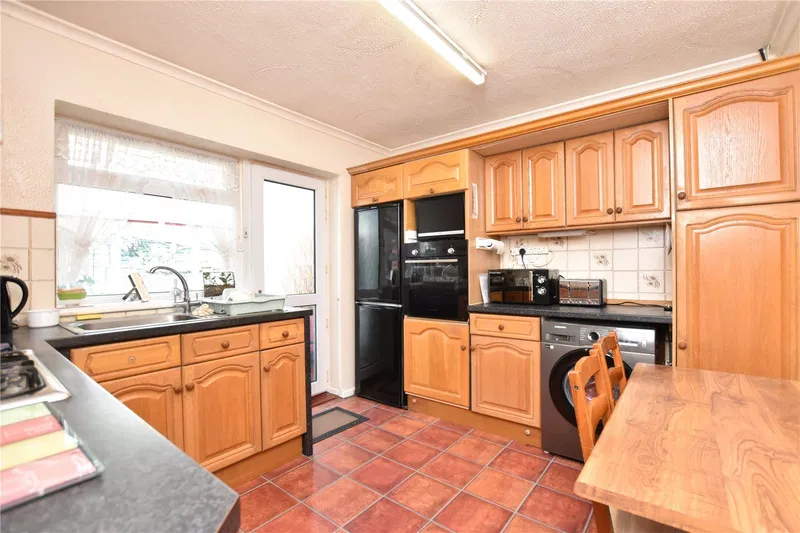 Croft House Avenue, Morley, Leeds, LS27 8NX - image 3