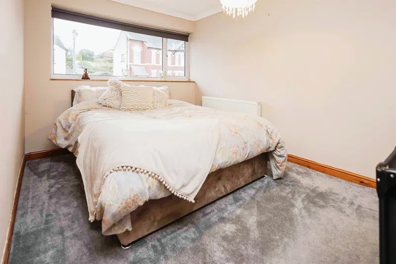 Hunnington Crescent, Halesowen, B63 - image 2