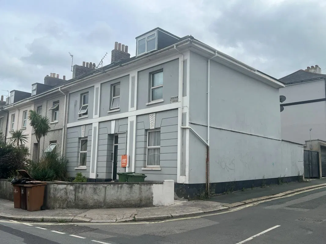 Flat 3 247 North Road West, Plymouth, Devon, PL1 5DQ - image 1