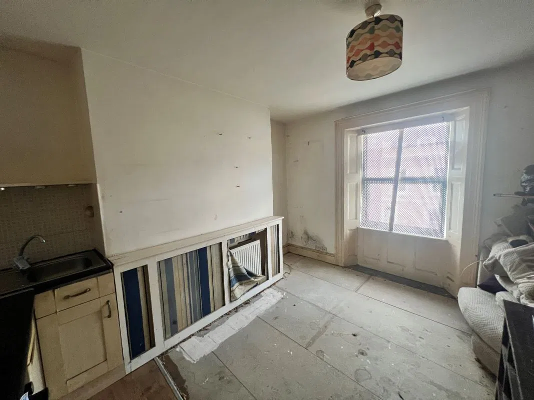 Flat 3 247 North Road West, Plymouth, Devon, PL1 5DQ - image 2