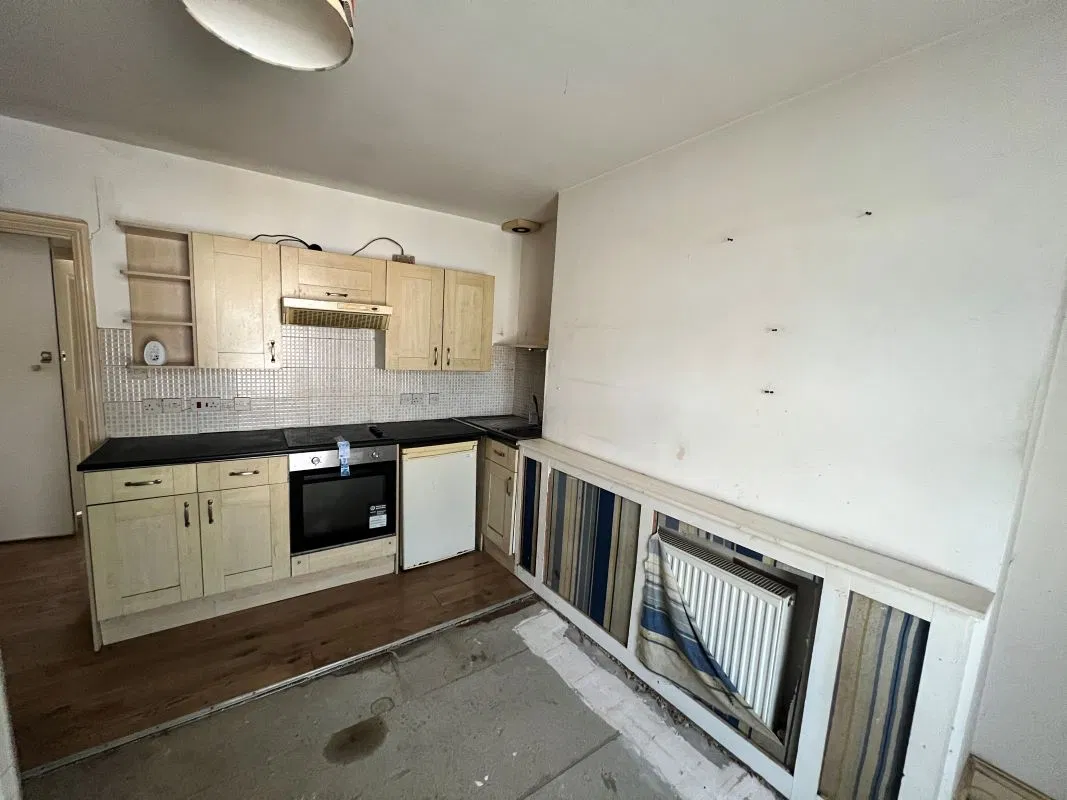 Flat 3 247 North Road West, Plymouth, Devon, PL1 5DQ - image 3