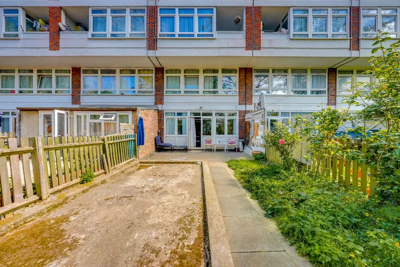 Manchester Road, London, E14 - image 2